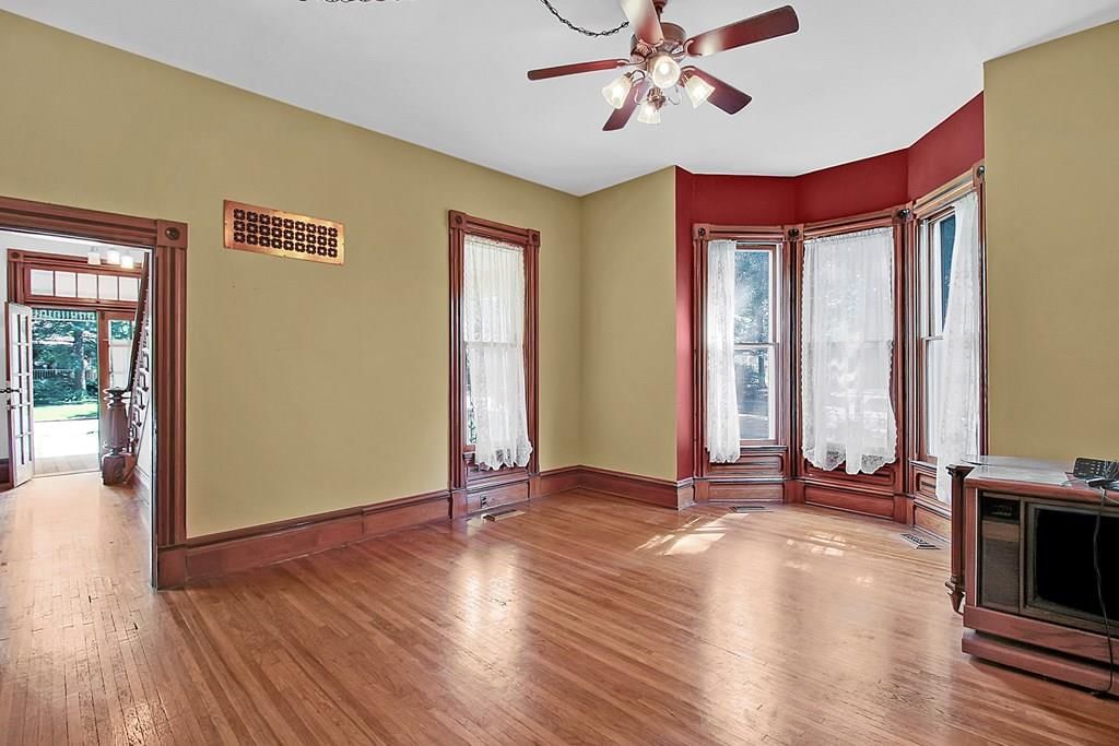 1329 Grand Avenue — photo 11