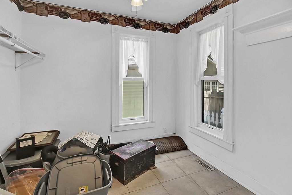 1329 Grand Avenue — photo 21