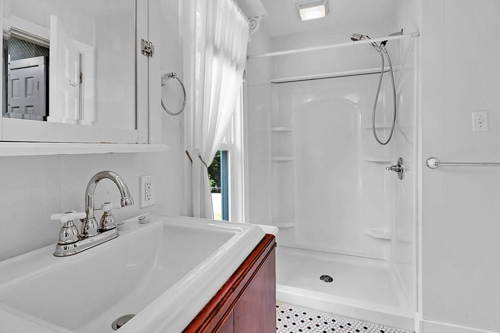 1329 Grand Avenue — photo 24