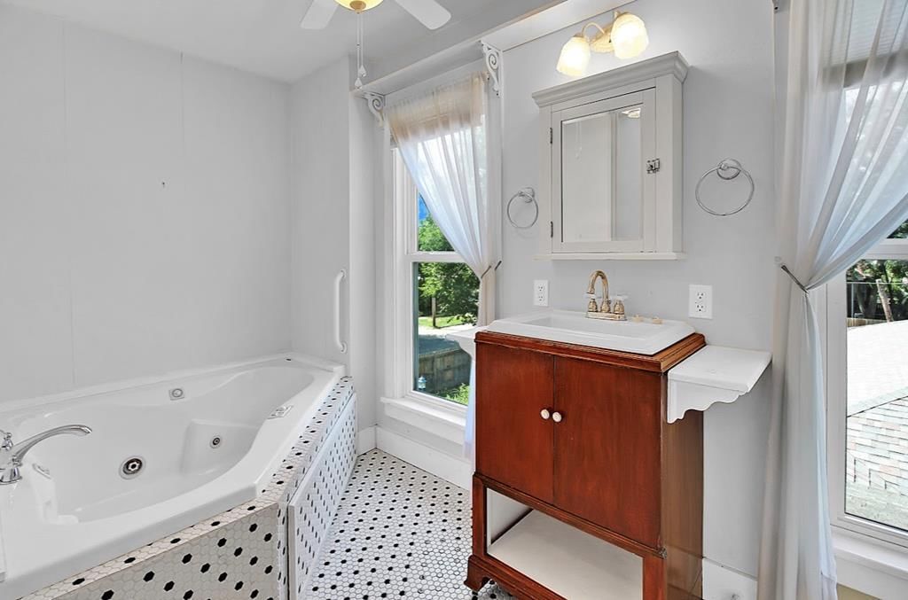 1329 Grand Avenue — photo 25