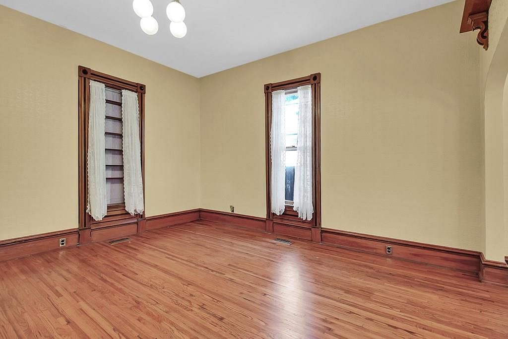 1329 Grand Avenue — photo 10