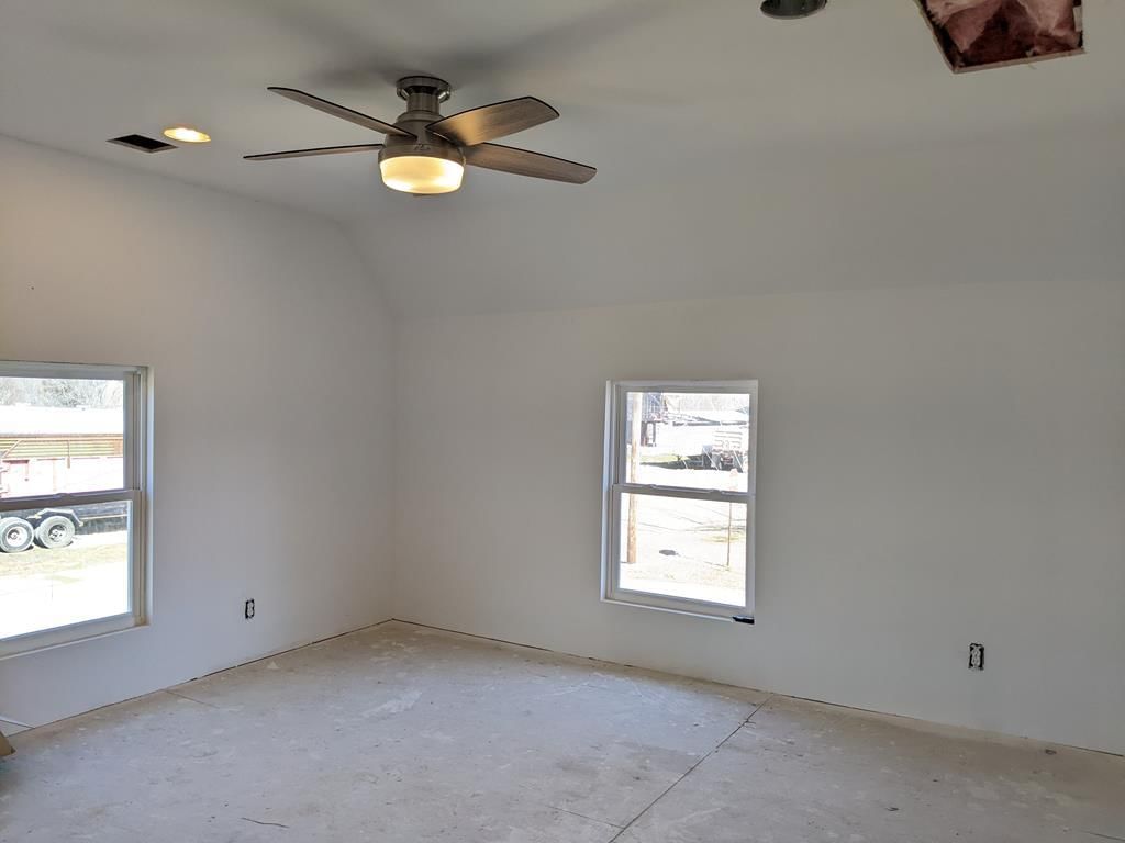 418 N Neosho Street — photo 31