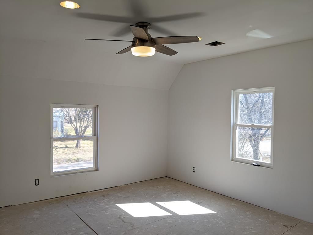 418 N Neosho Street — photo 43