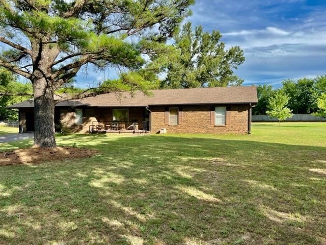 105 Cedar Drive — photo 2
