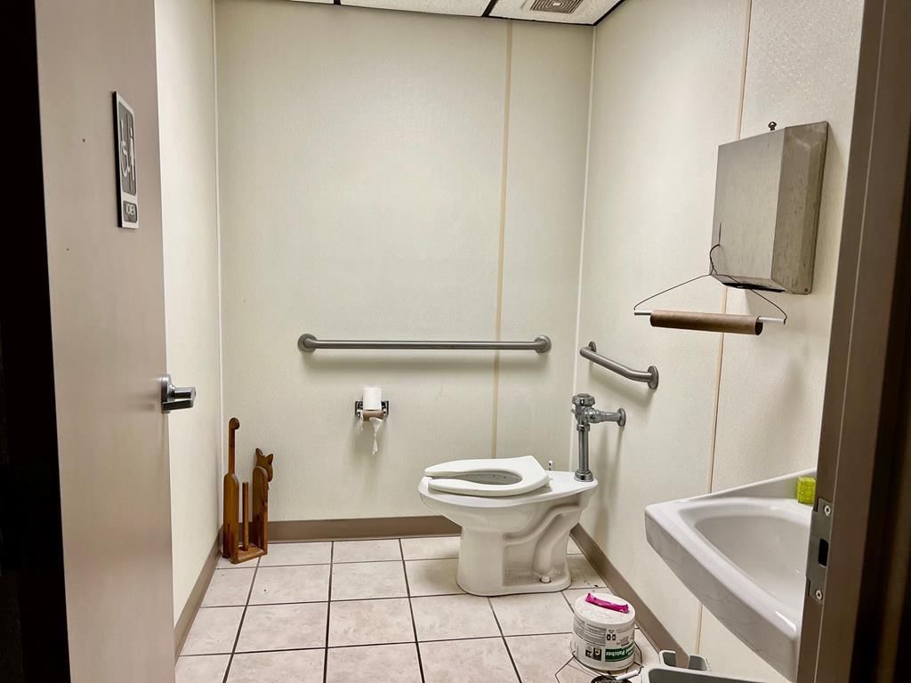 1631 Corning Avenue — photo 11
