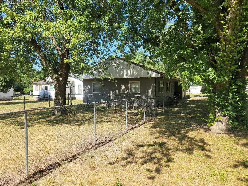 908 W Pine N/A — photo 19