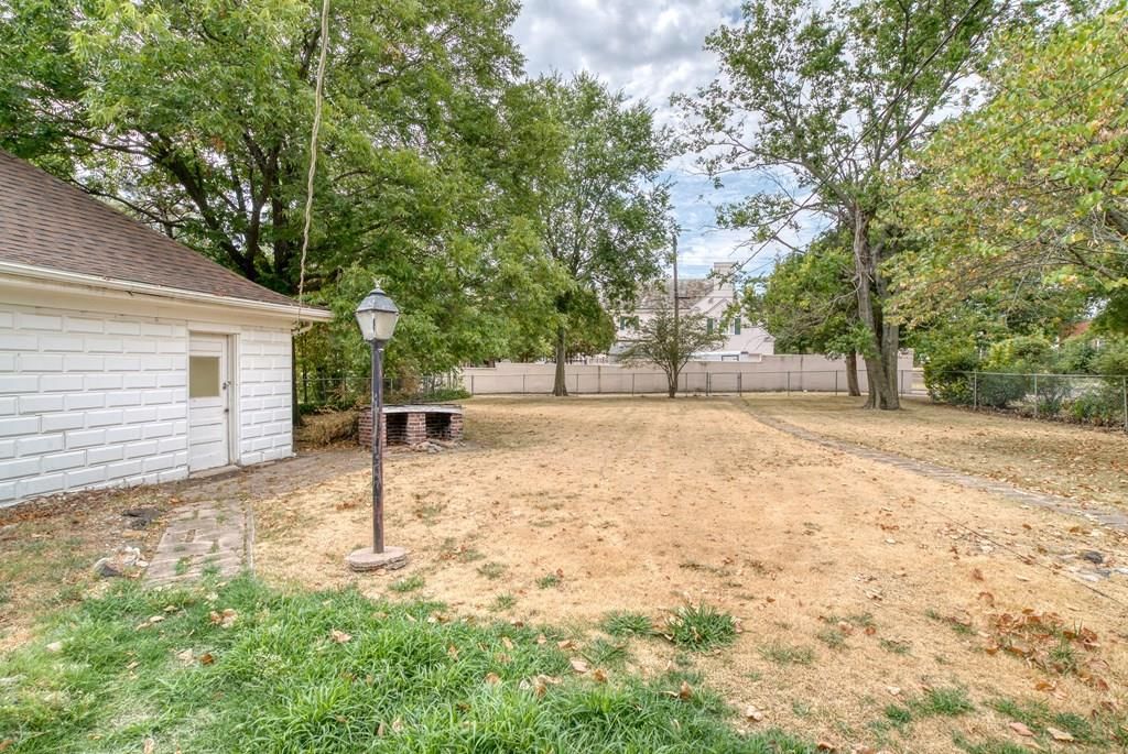 323 W Davis Drive — photo 20