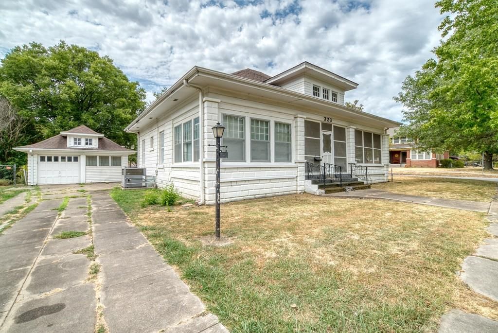 323 W Davis Drive — photo 3