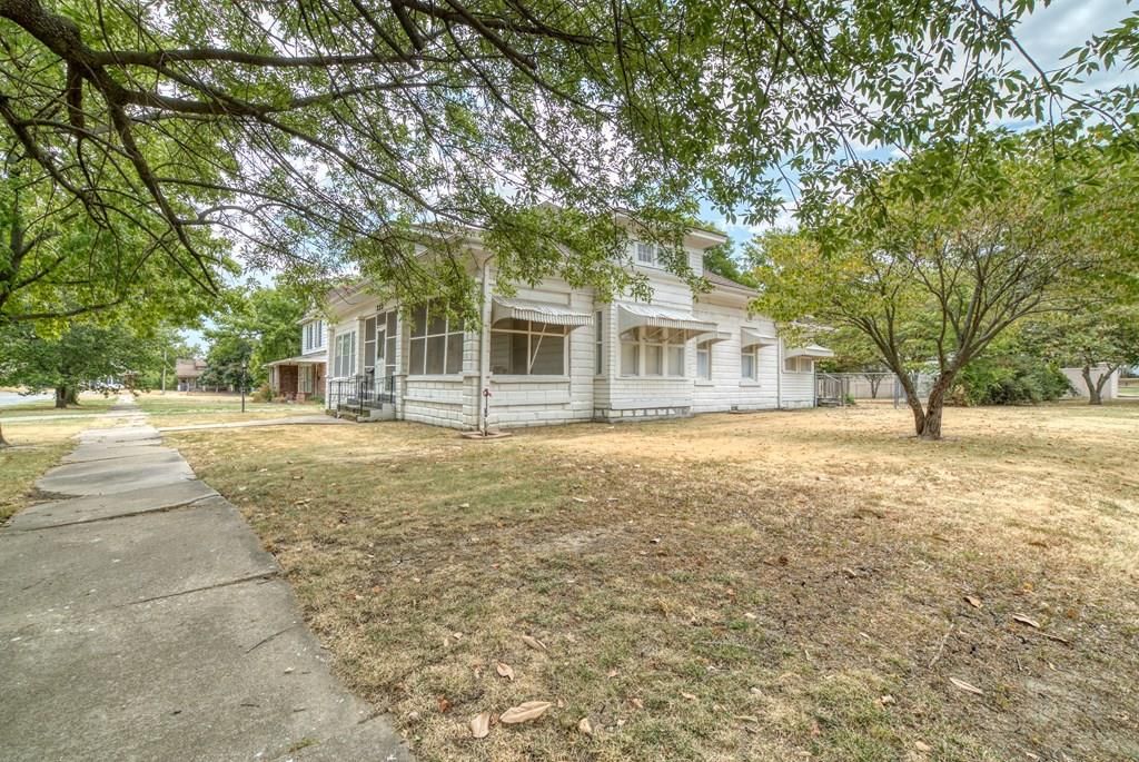 323 W Davis Drive — photo 4
