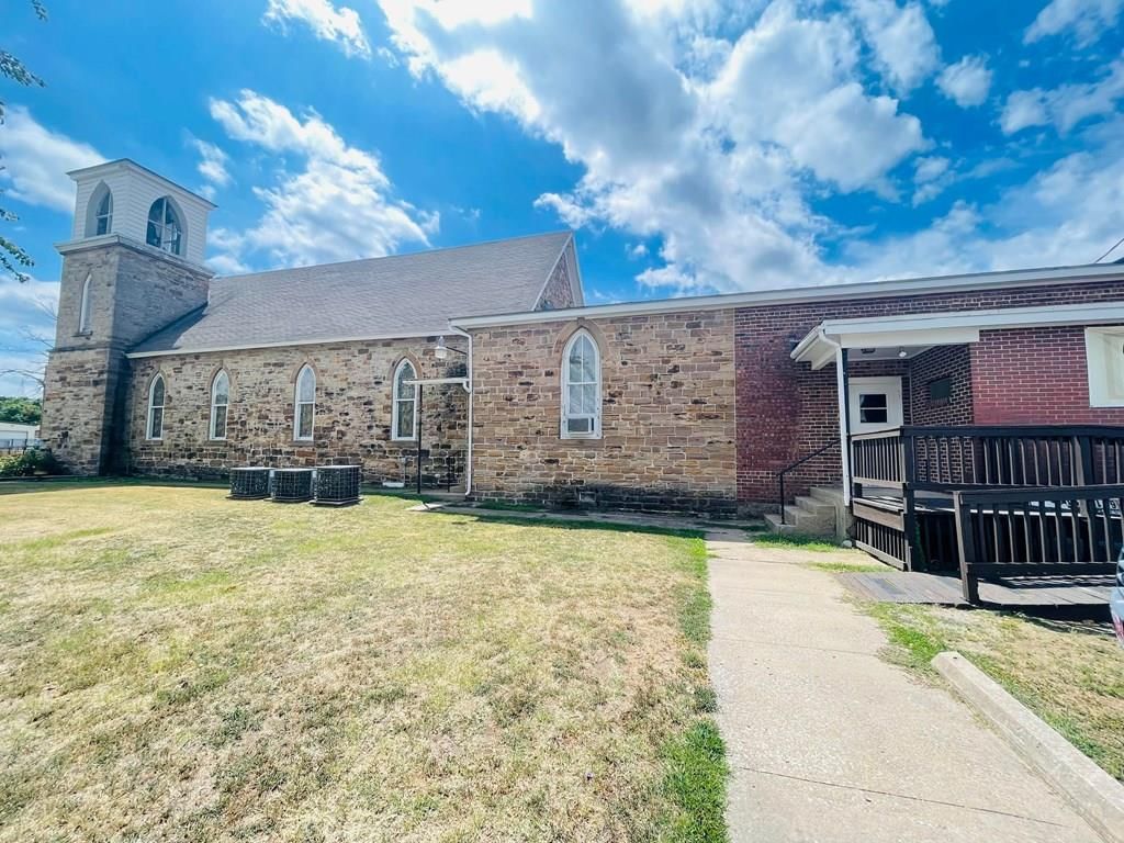 133 E Pine N/A — photo 8