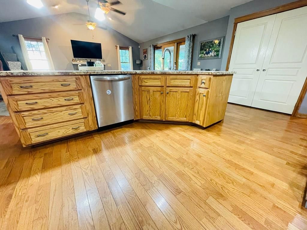 102 E Leighton N/A — photo 33