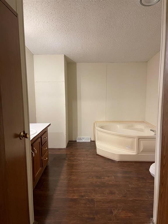 2417 Thornton Avenue — photo 16