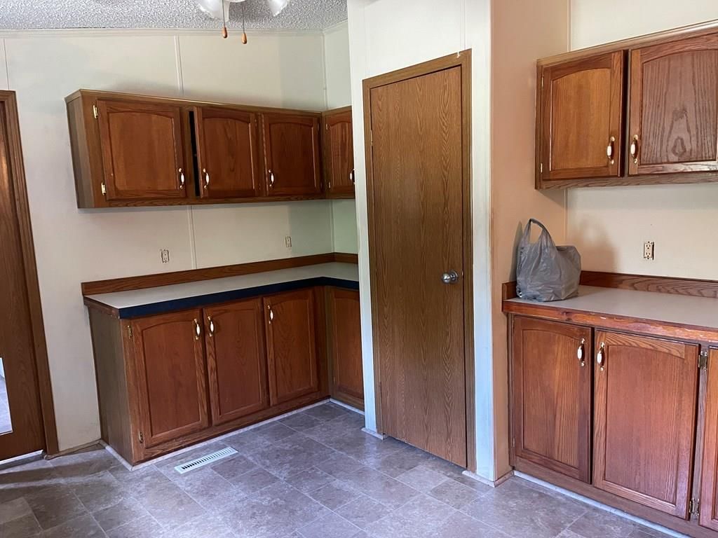 2417 Thornton Avenue — photo 9