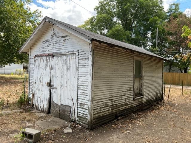 1313 W 9th Street — photo 11