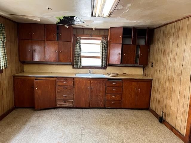 1313 W 9th Street — photo 39