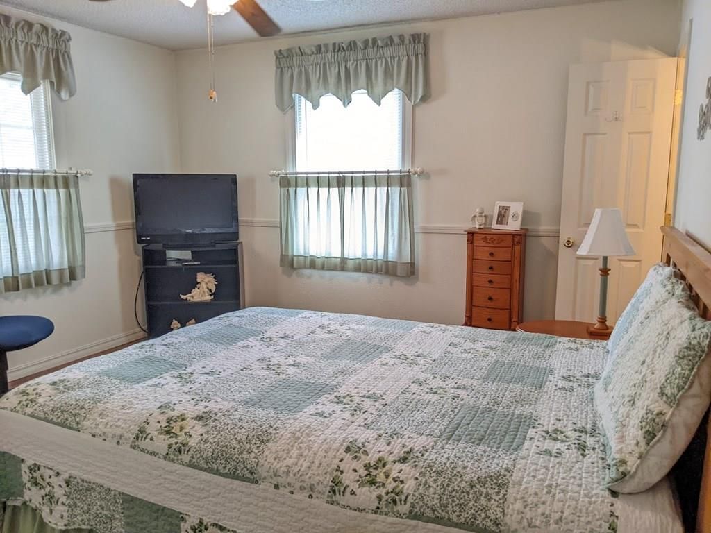 605 W Oak Street — photo 27