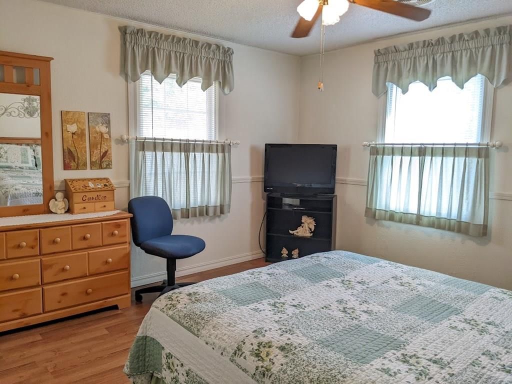 605 W Oak Street — photo 28