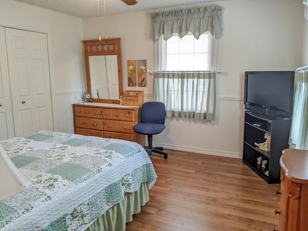 605 W Oak Street — photo 29