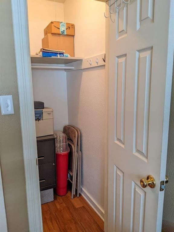 605 W Oak Street — photo 44
