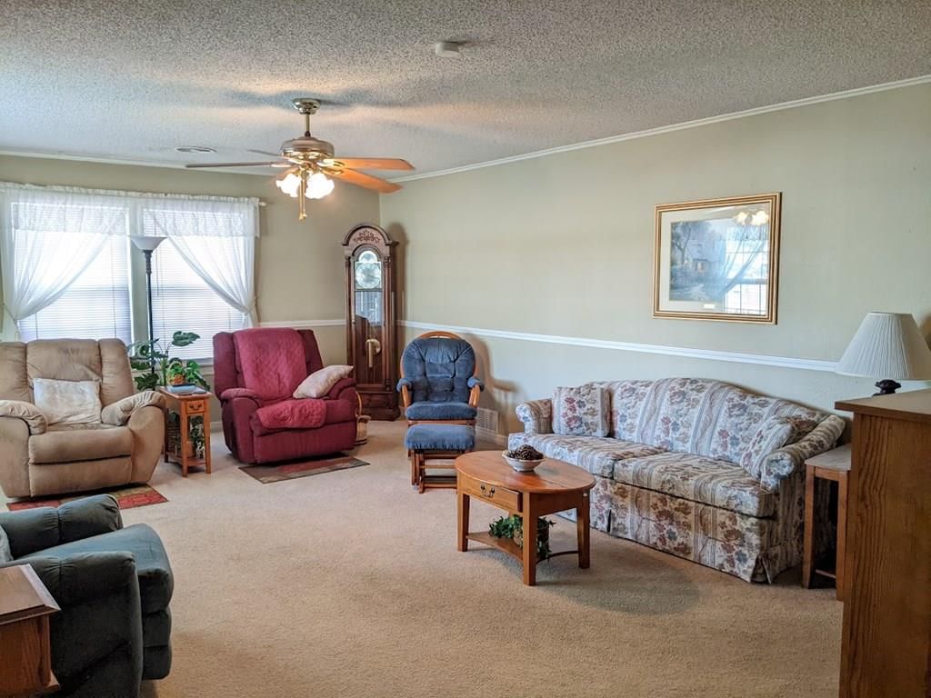 605 W Oak Street — photo 6