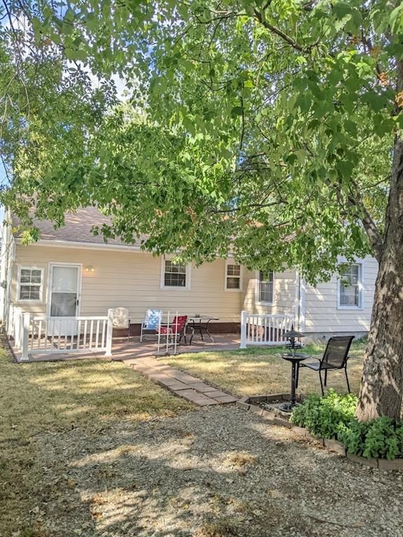 605 W Oak Street — photo 56