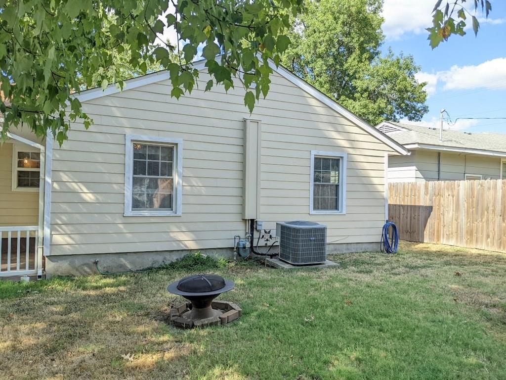 605 W Oak Street — photo 58
