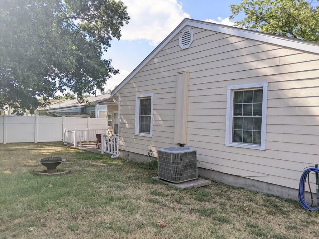 605 W Oak Street — photo 60