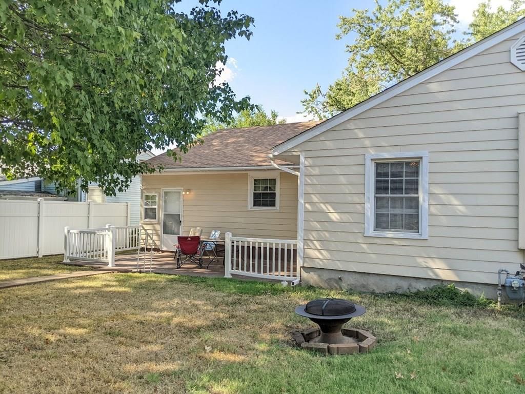 605 W Oak Street — photo 61