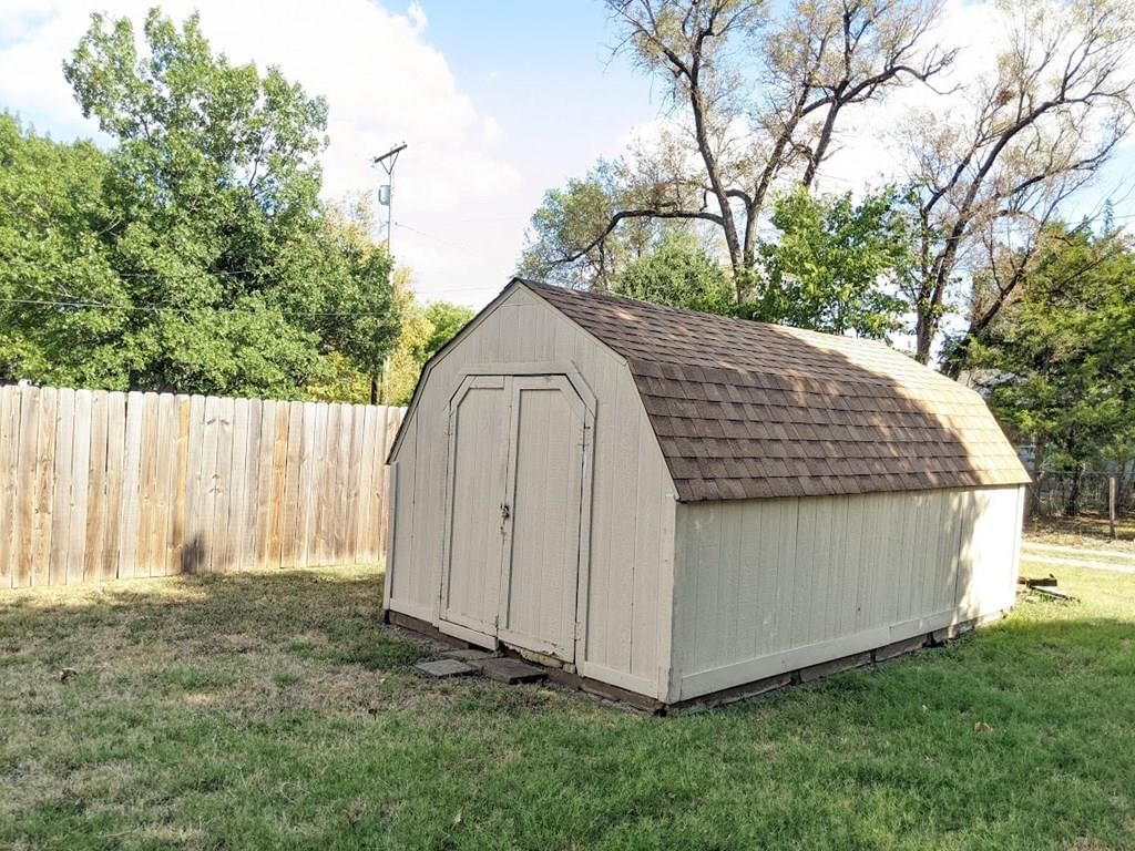 605 W Oak Street — photo 64