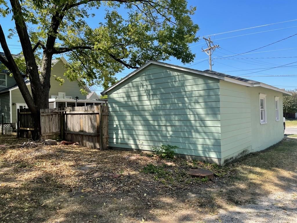 330 W 3rd Street — photo 33