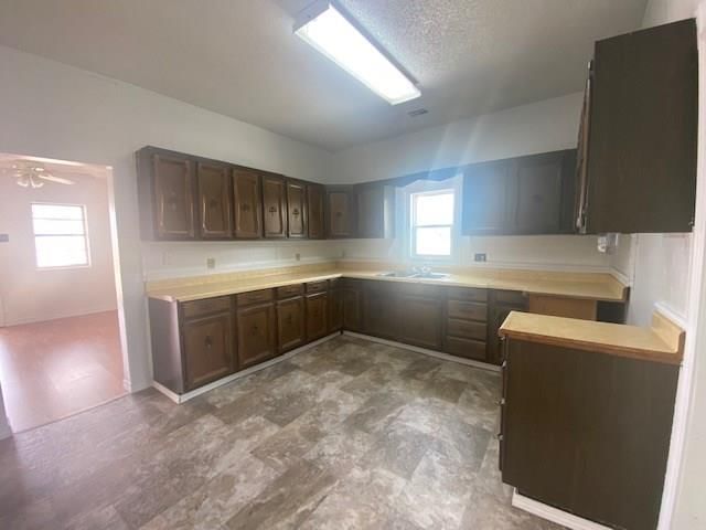 623 W Railroad Street — photo 9