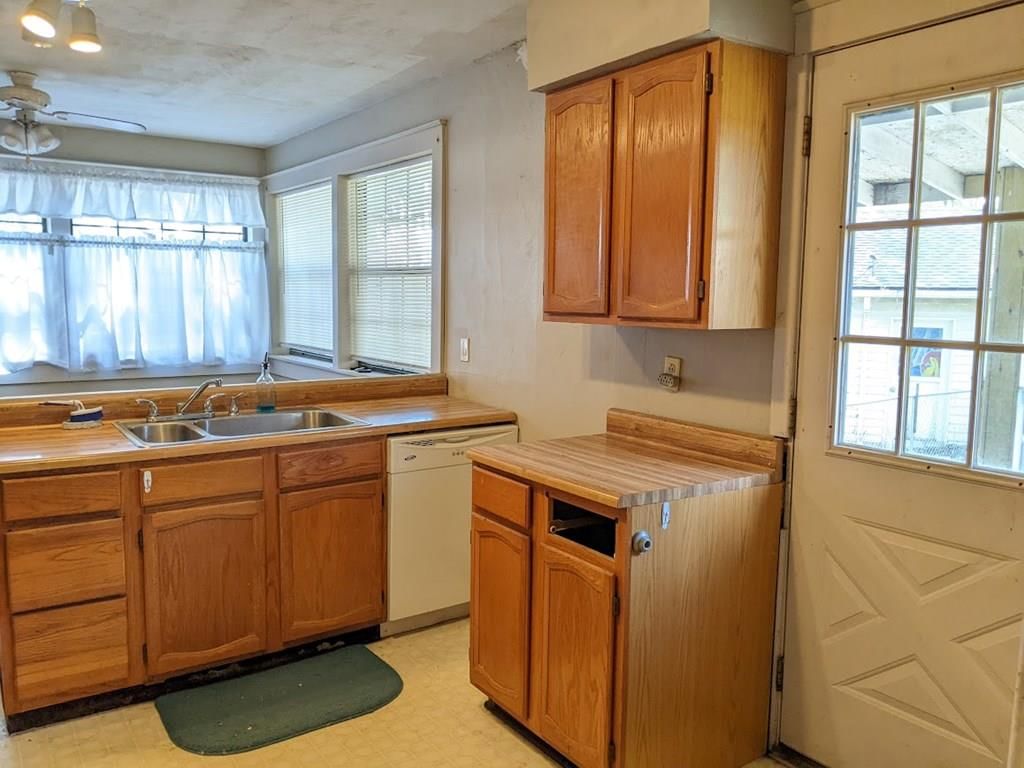 214 N Neosho Street — photo 11