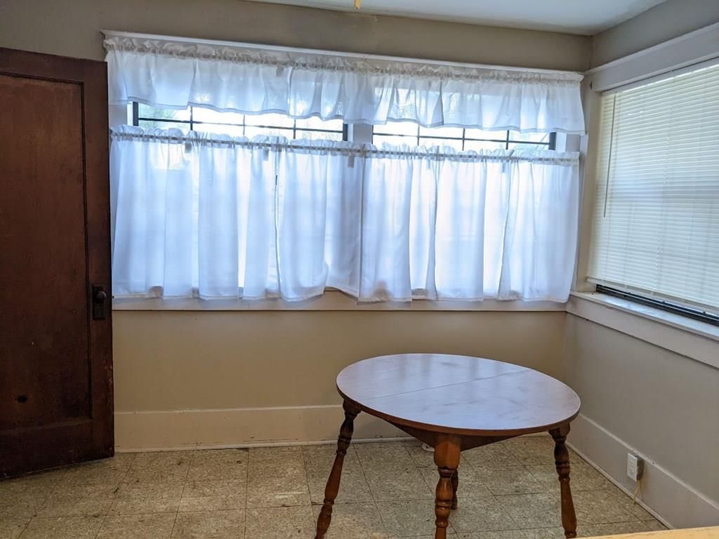 214 N Neosho Street — photo 14