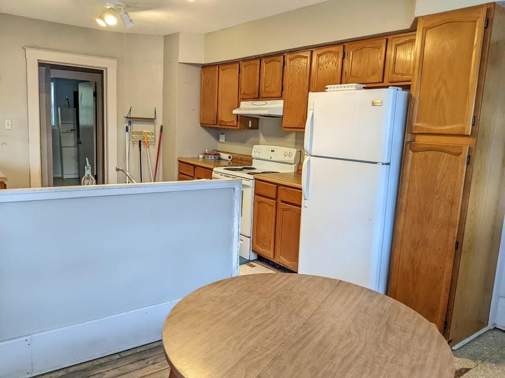 214 N Neosho Street — photo 15