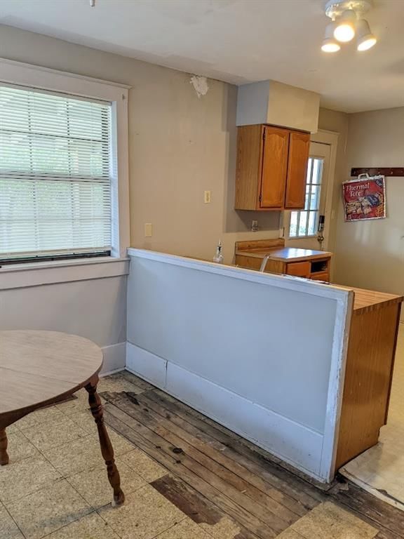 214 N Neosho Street — photo 16