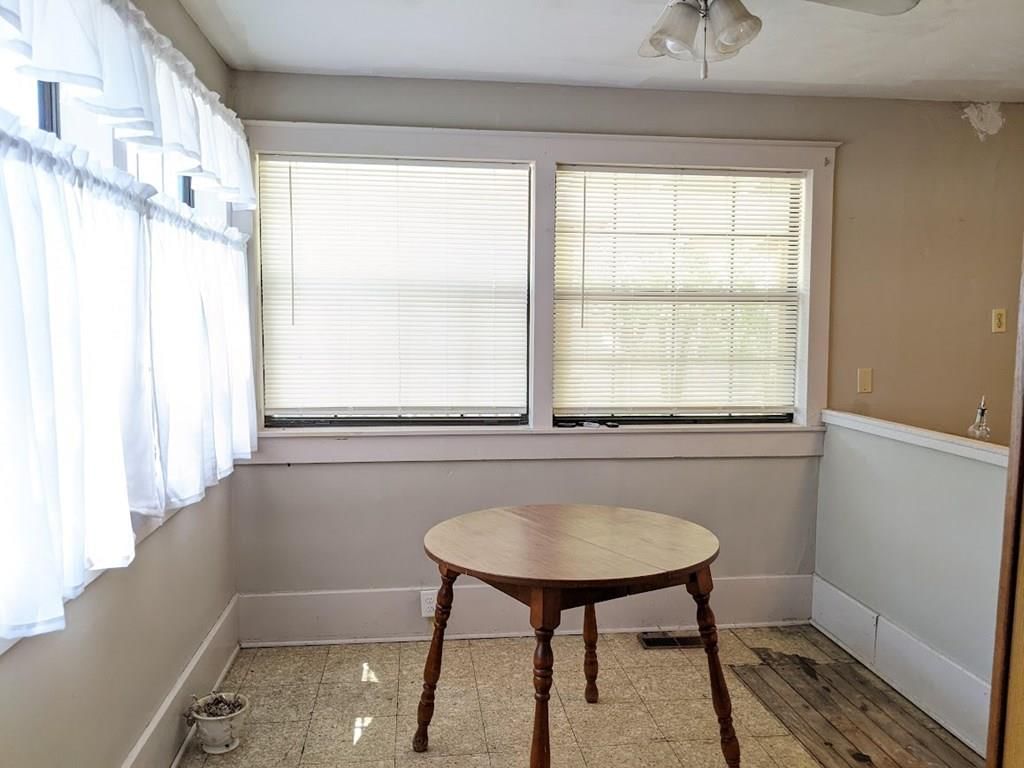 214 N Neosho Street — photo 17