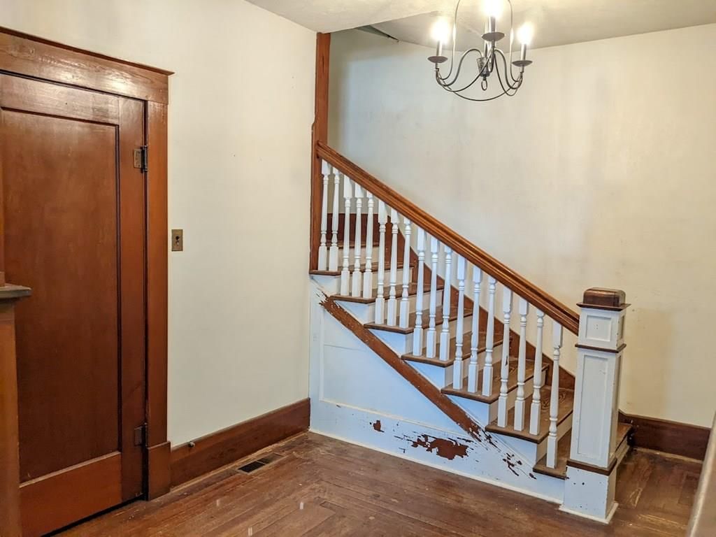 214 N Neosho Street — photo 31