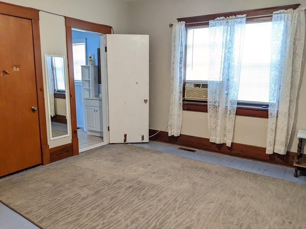214 N Neosho Street — photo 35