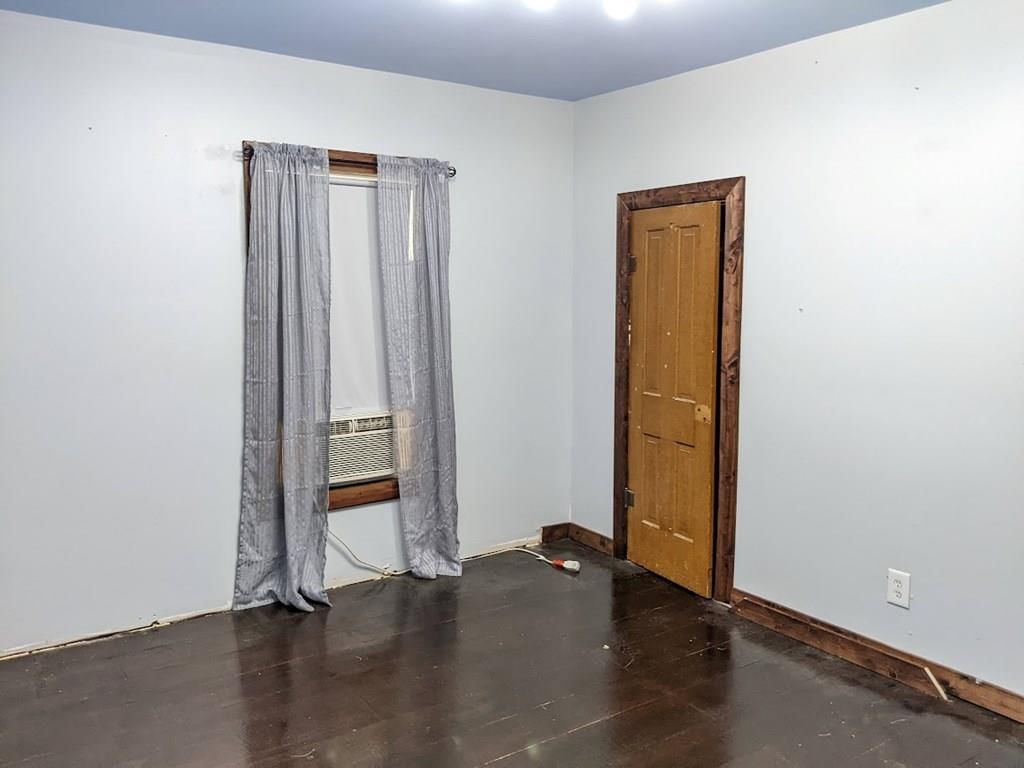 214 N Neosho Street — photo 46