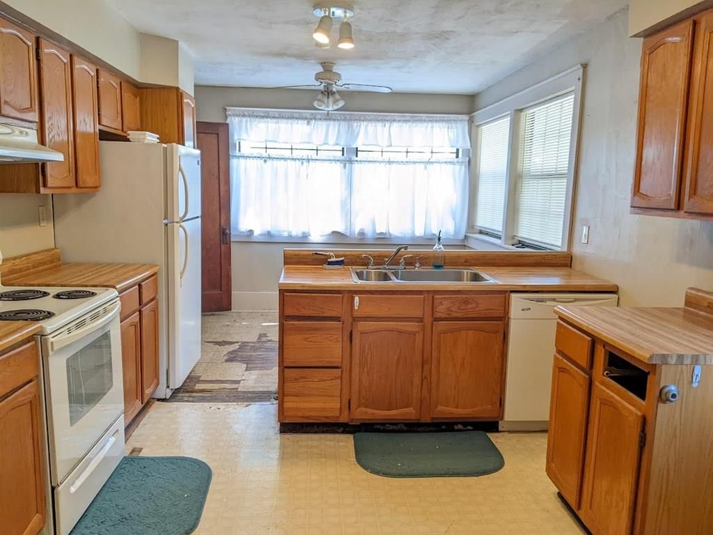 214 N Neosho Street — photo 8