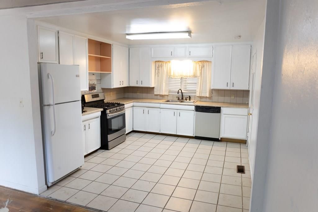1305 Hibbard N/A — photo 13