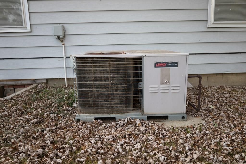 1305 Hibbard N/A — photo 48