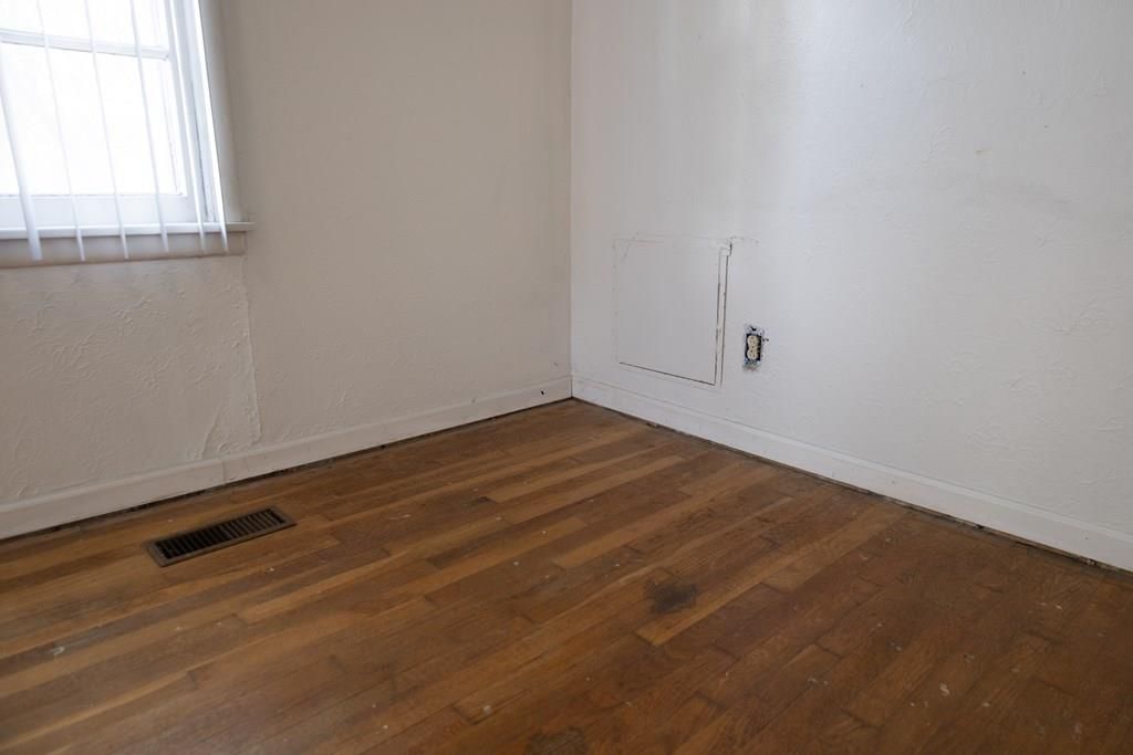 1305 Hibbard N/A — photo 10