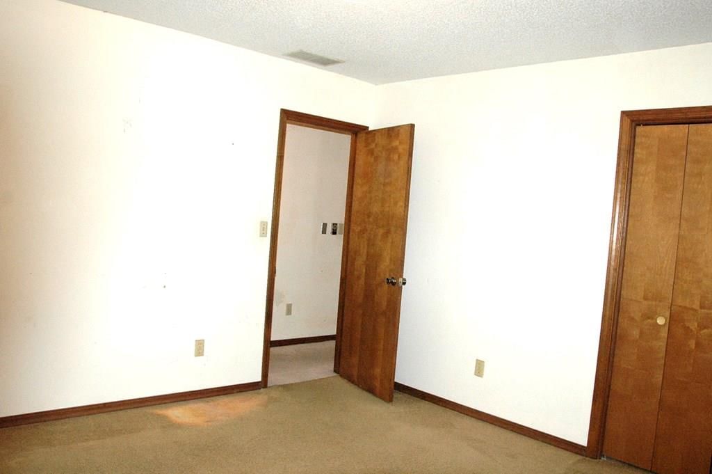 3314 Clark Avenue — photo 10