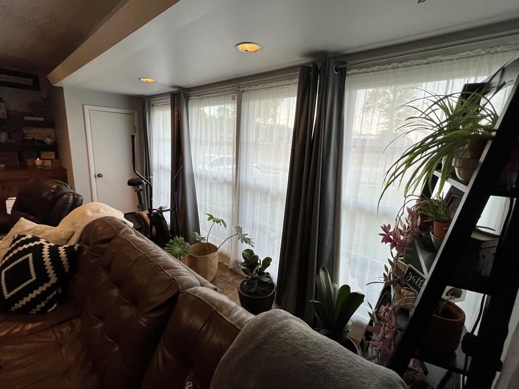 619 W Oak N/A — photo 7