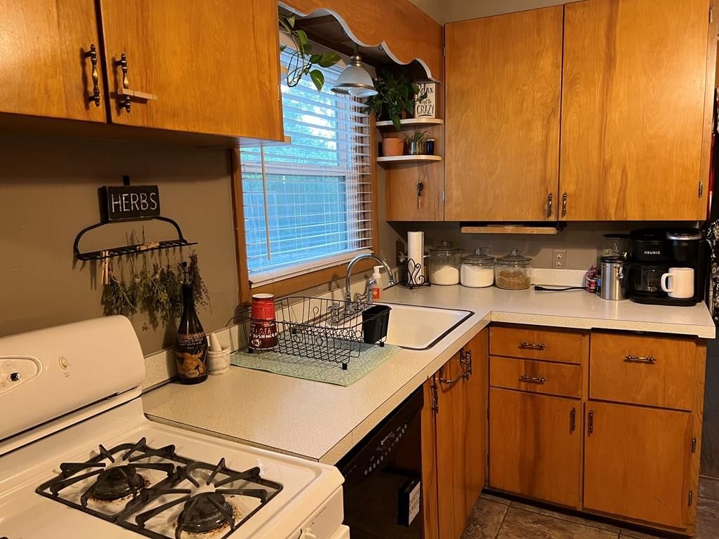 619 W Oak N/A — photo 10