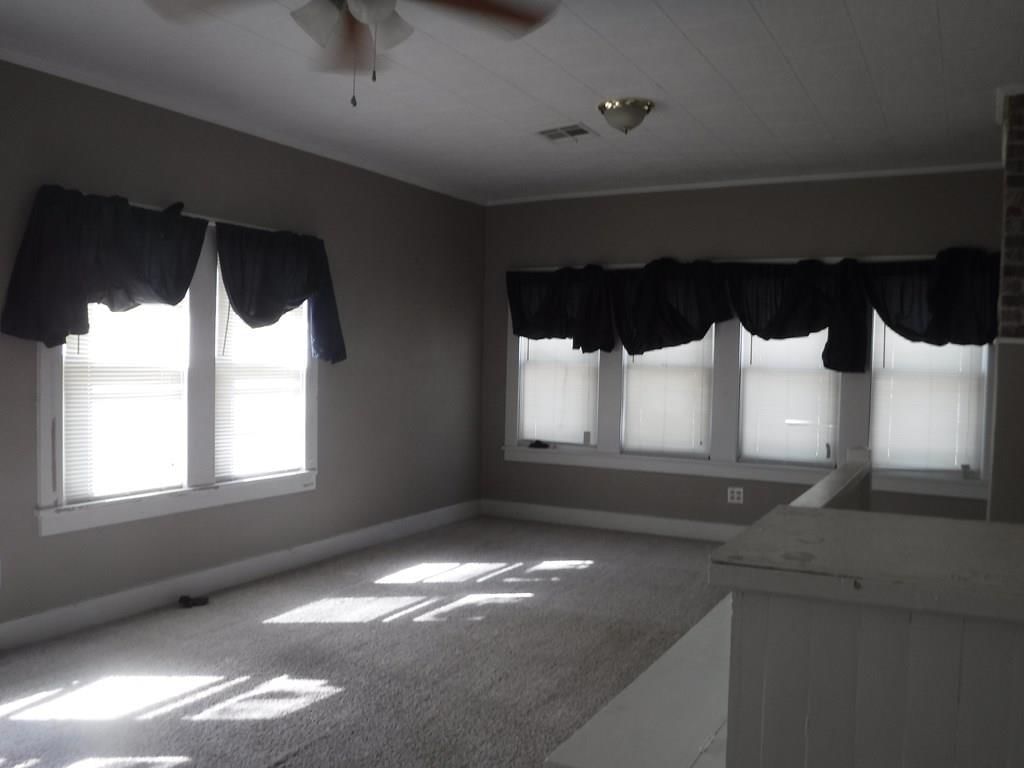 305 S 9th Street — photo 33