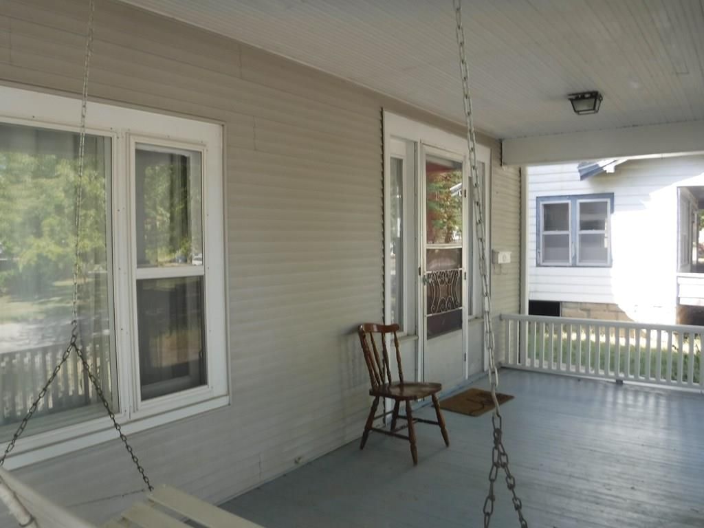 305 S 9th Street — photo 38