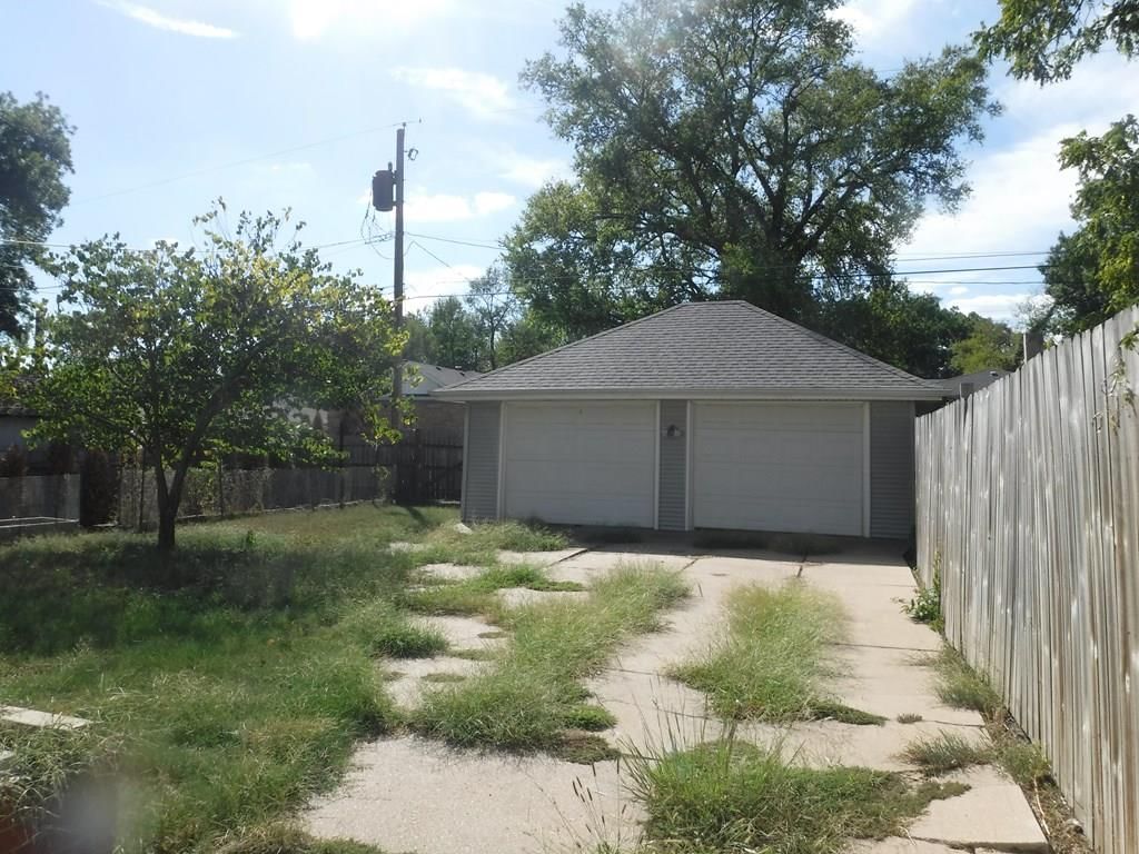 305 S 9th Street — photo 43