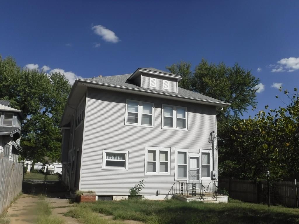 305 S 9th Street — photo 45